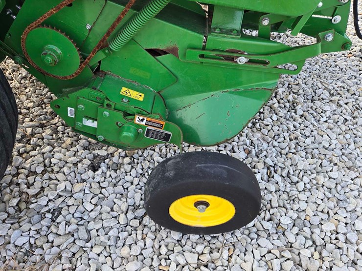 2023-john-deere-560m-image-5