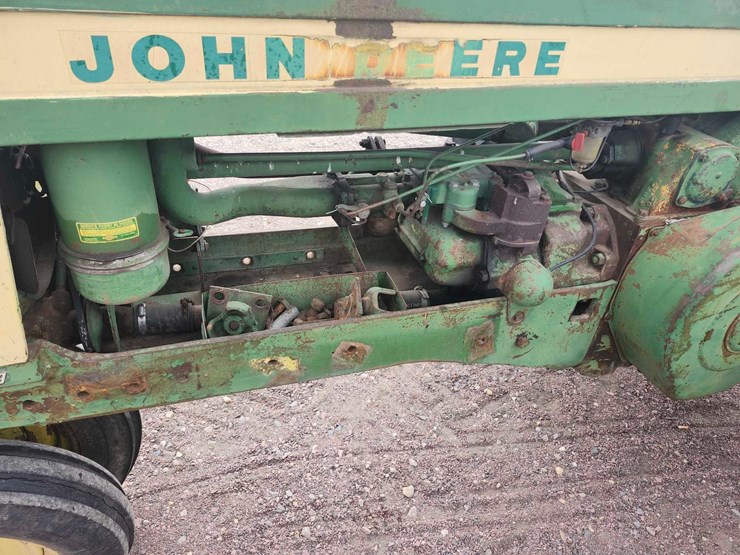 john-deere-520-image-11
