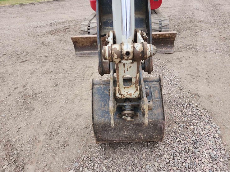 2015-takeuchi-tb260-mini-excavator-image-21