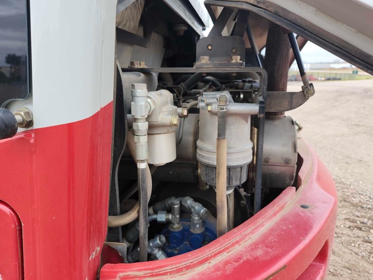 2015-takeuchi-tb260-mini-excavator-image-18