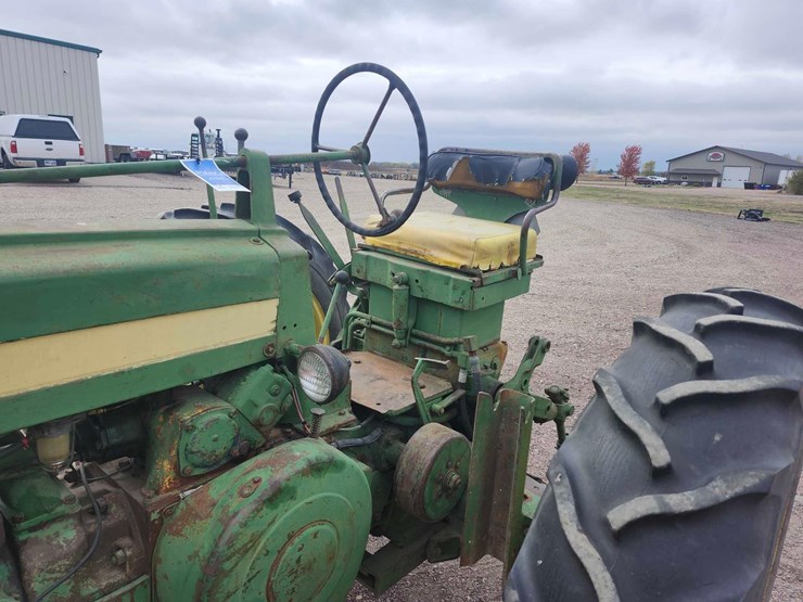 john-deere-520-image-23