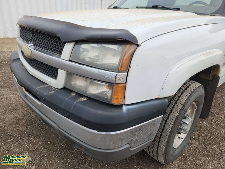 2004-chevrolet-silverado-2500-image-34