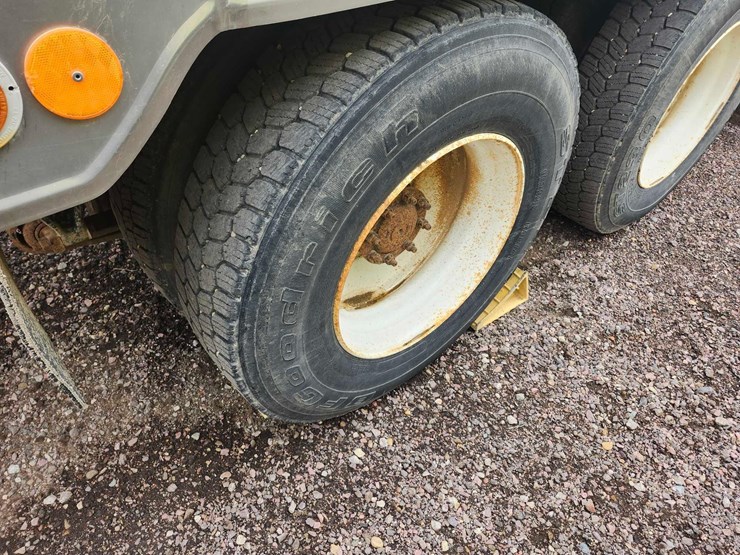 freightliner-propane-truck-image-37