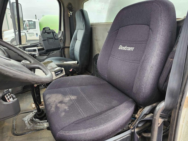 freightliner-propane-truck-image-25