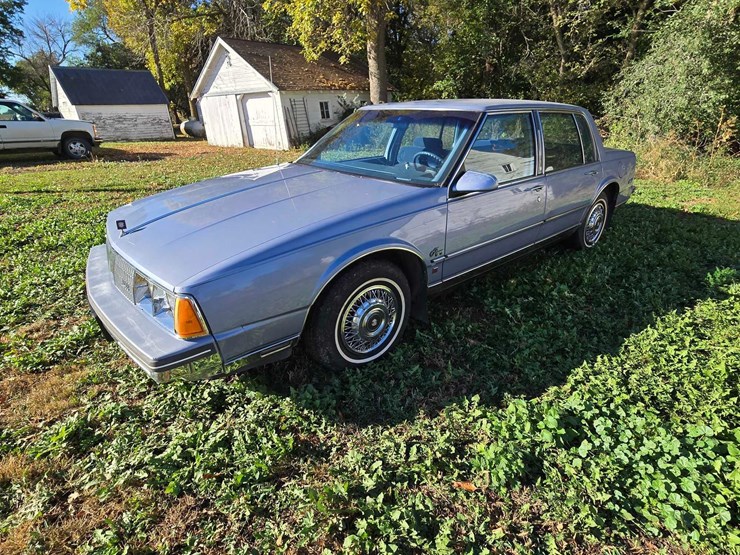 1985-oldsmobile-ninety-eight-regency-image-1