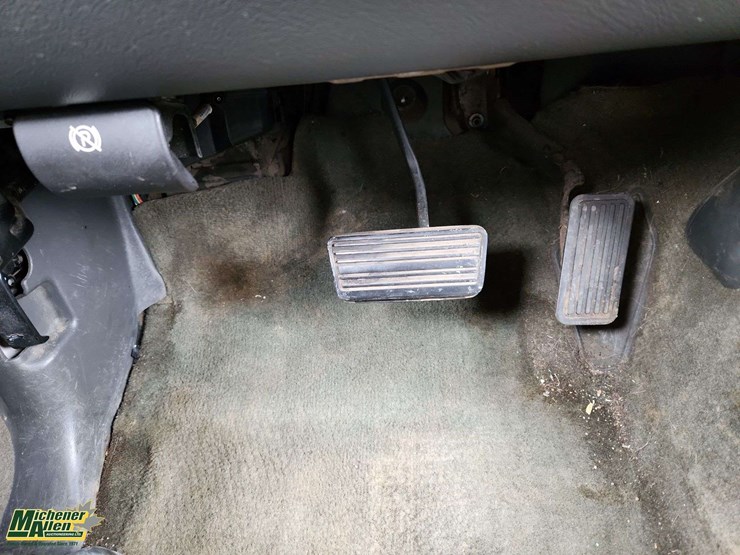 2004-chevrolet-silverado-2500-image-14