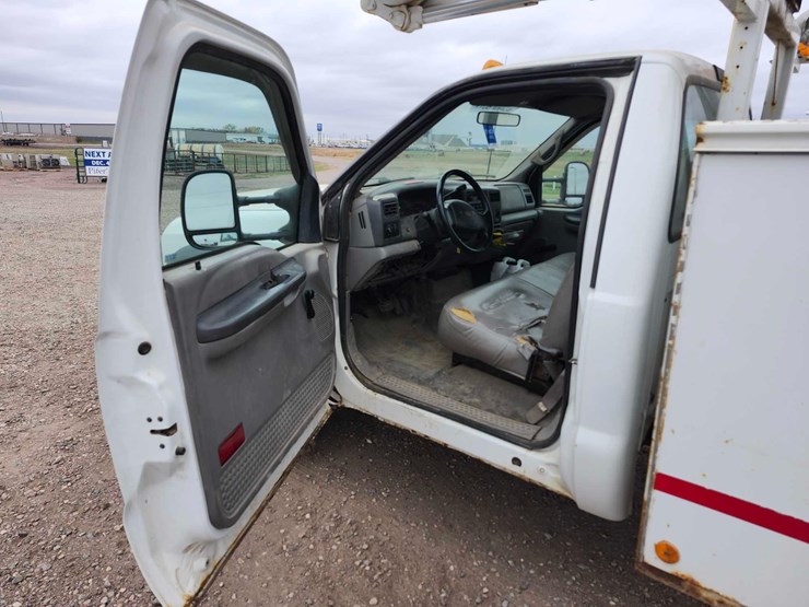 2001-ford-f550-image-39