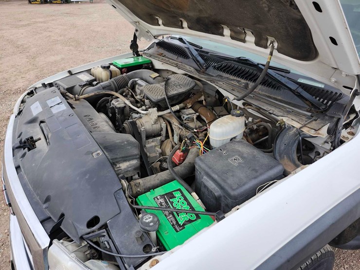 2005-gmc-sierra-3500-image-28