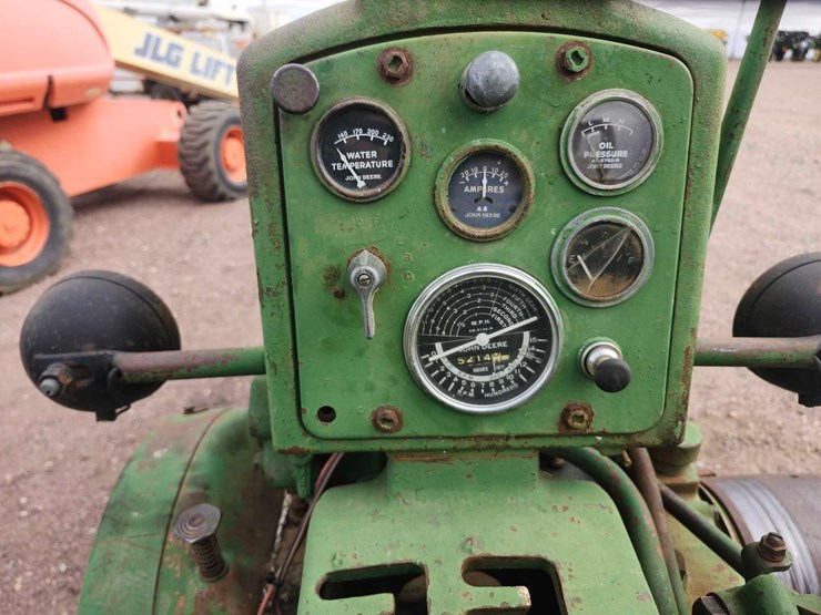 john-deere-520-image-29