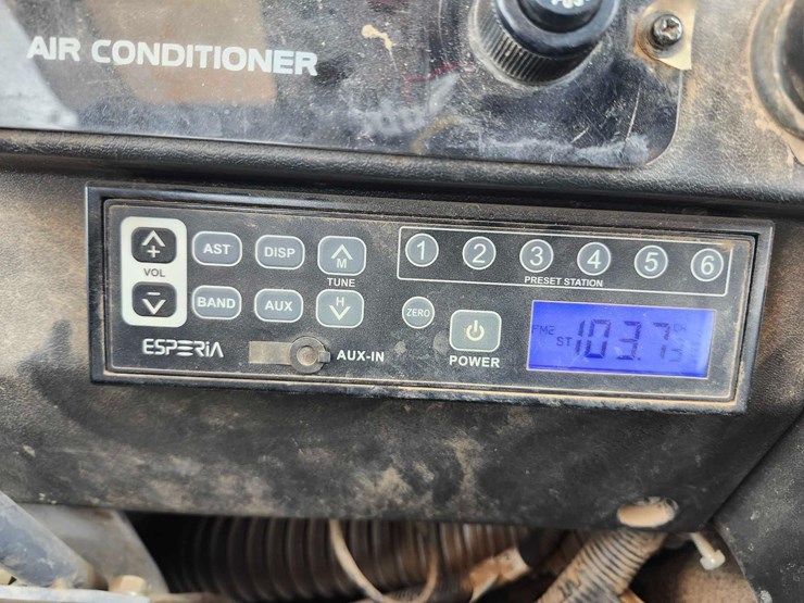 2015-takeuchi-tb260-mini-excavator-image-31