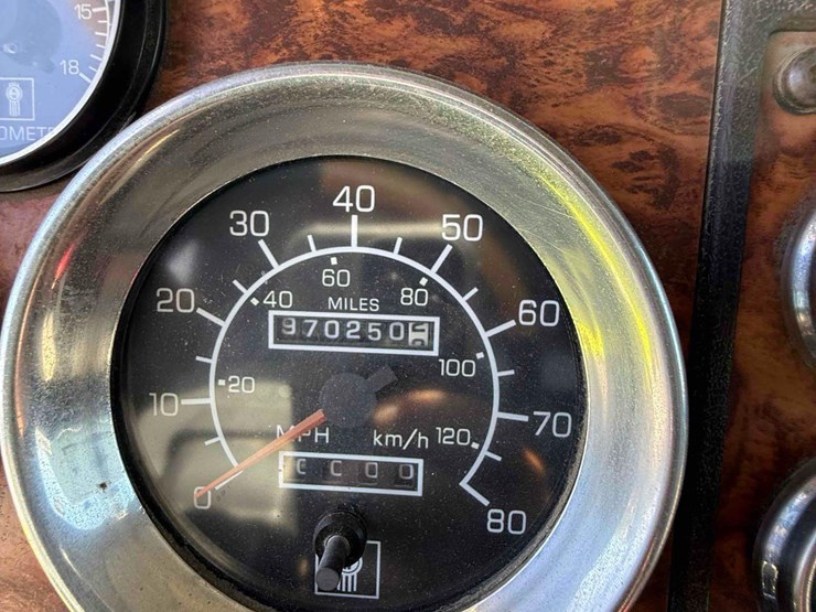 2000-kenworth-w900b-image-14