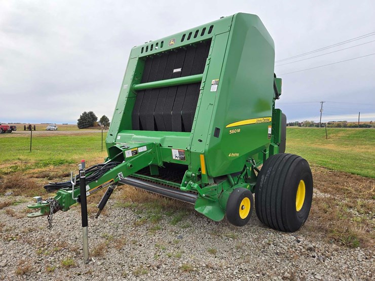 2023-john-deere-560m-image-1