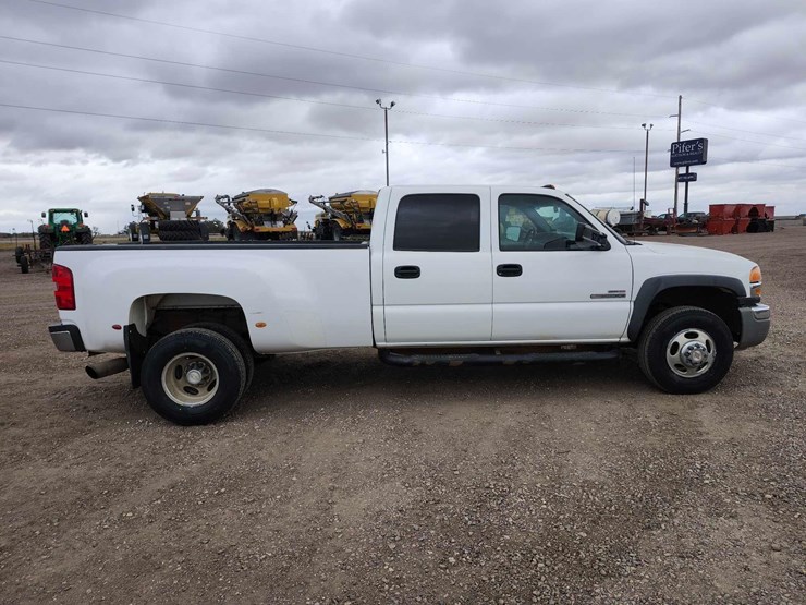 2005-gmc-sierra-3500-image-3