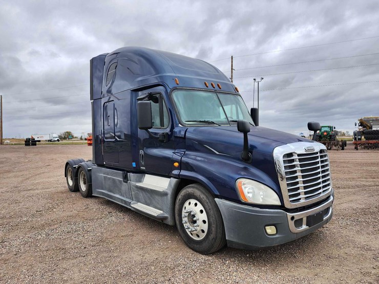2017-freightliner-cascadia-image-3