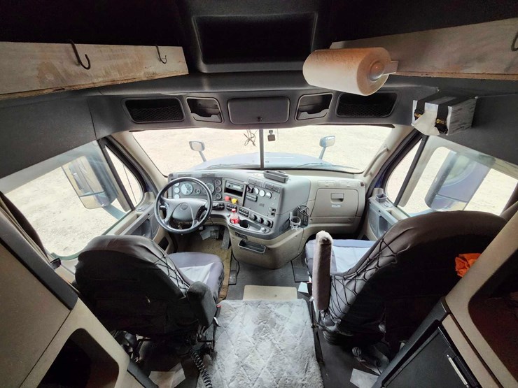 2017-freightliner-cascadia-image-51