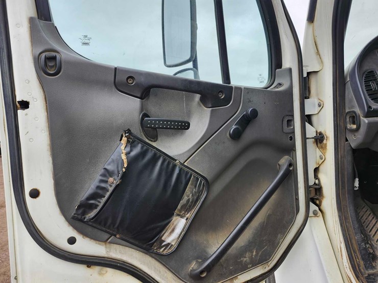 freightliner-propane-truck-image-24