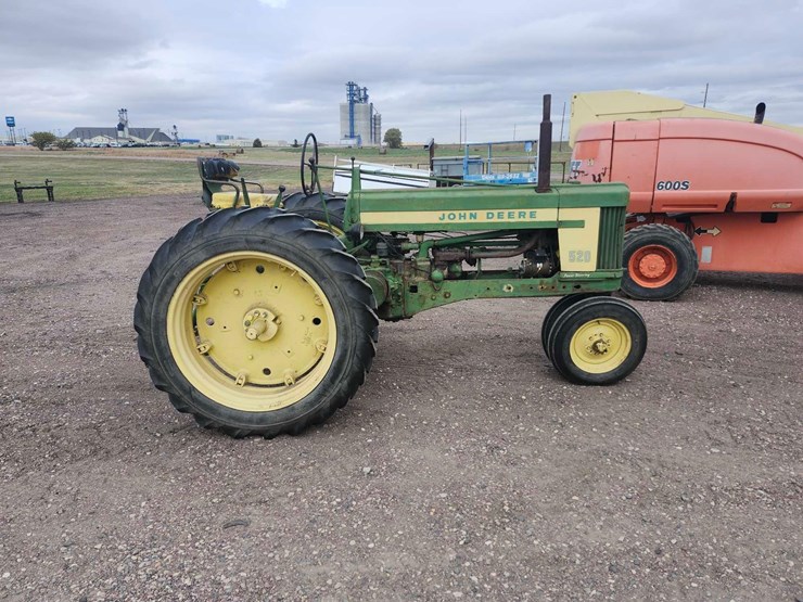 john-deere-520-image-5