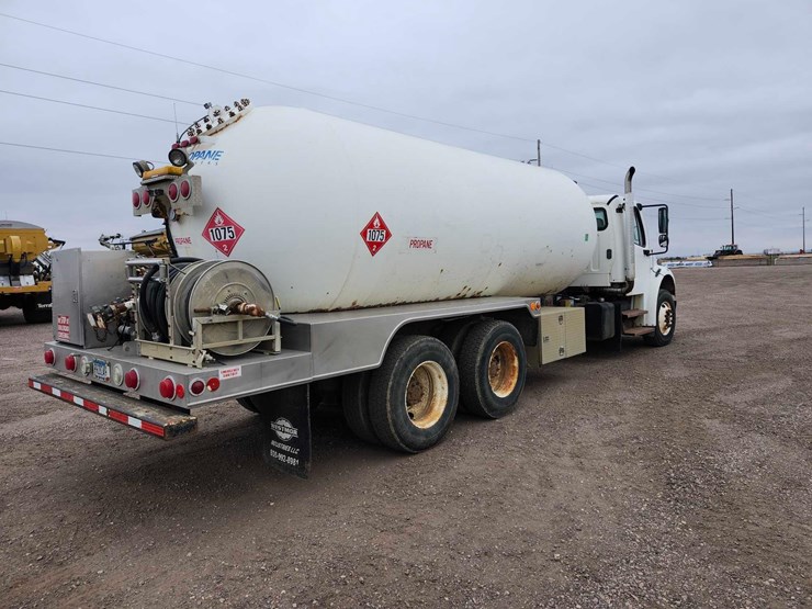 freightliner-propane-truck-image-3