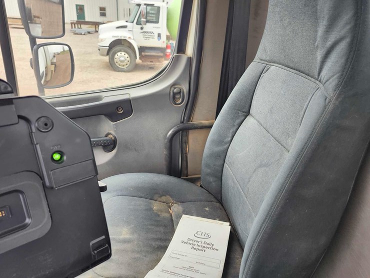 freightliner-propane-truck-image-32