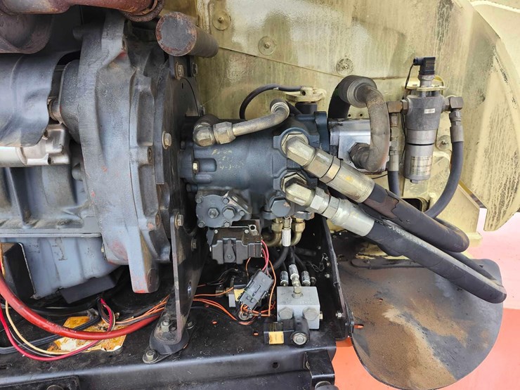 2000-jlg-600s-image-13