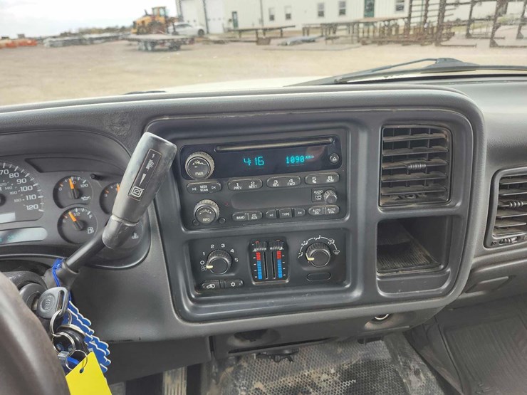2005-gmc-sierra-3500-image-26