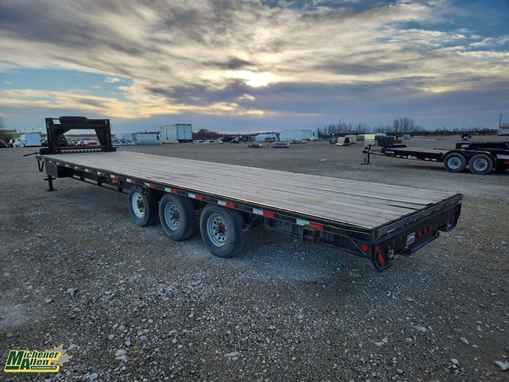 2013-custom-trailer-image-2