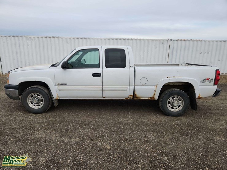 2004-chevrolet-silverado-2500-image-22