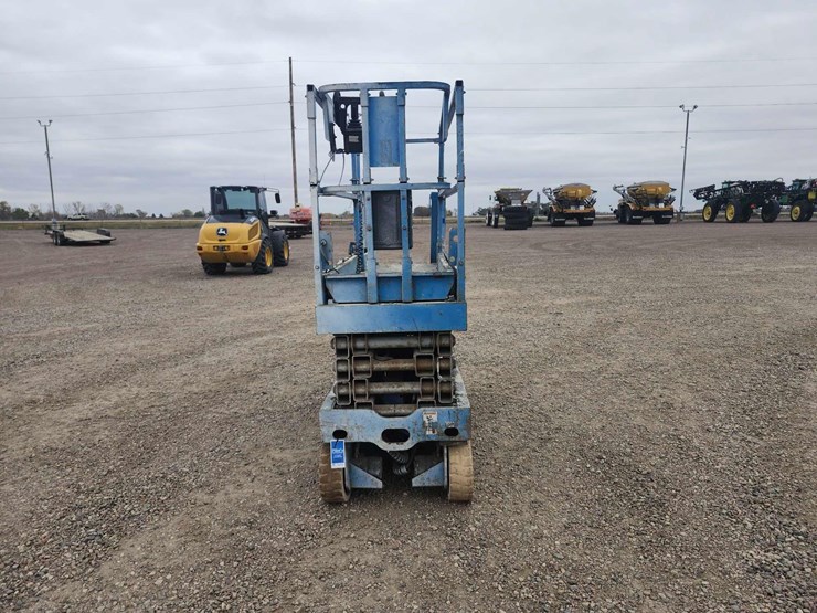 genie-gs-2632-scissor-lift-image-8