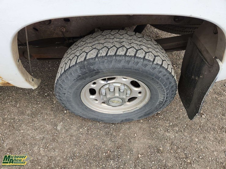 2004-chevrolet-silverado-2500-image-32