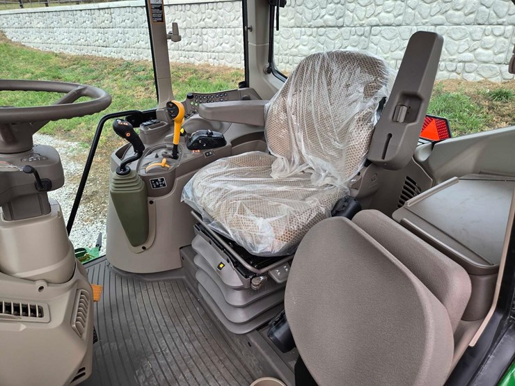 2023-john-deere-6155m-image-5