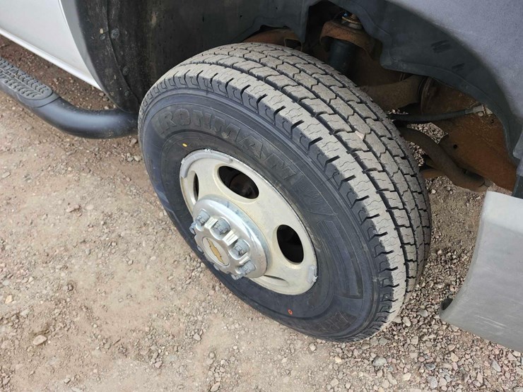 2005-gmc-sierra-3500-image-13