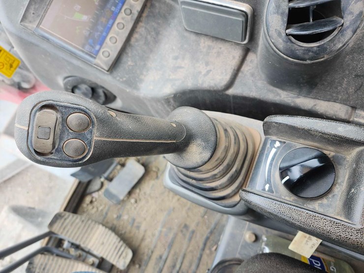 2015-takeuchi-tb260-mini-excavator-image-34