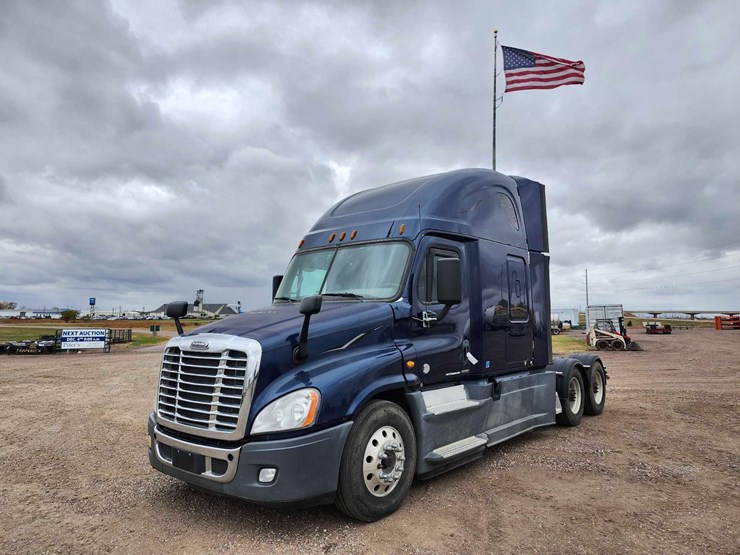 2017-freightliner-cascadia-image-1