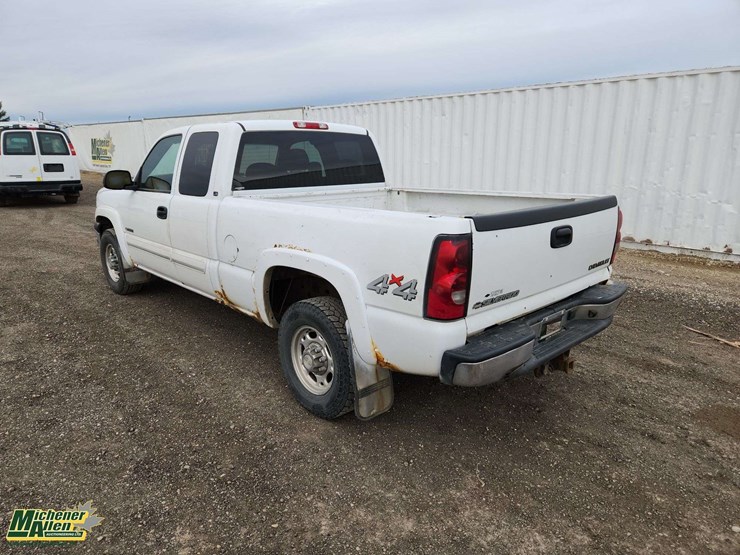 2004-chevrolet-silverado-2500-image-3