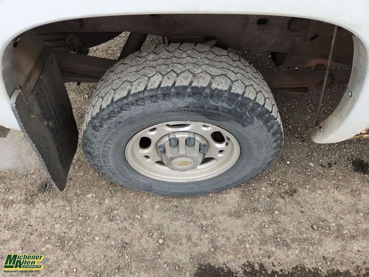 2004-chevrolet-silverado-2500-image-31