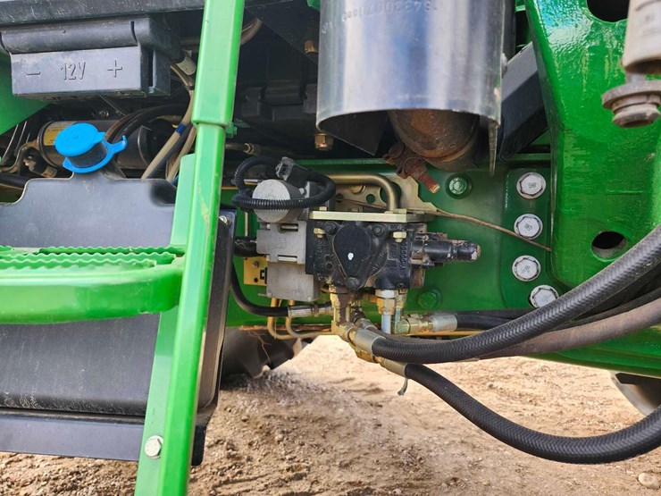 2005-john-deere-6420-image-35