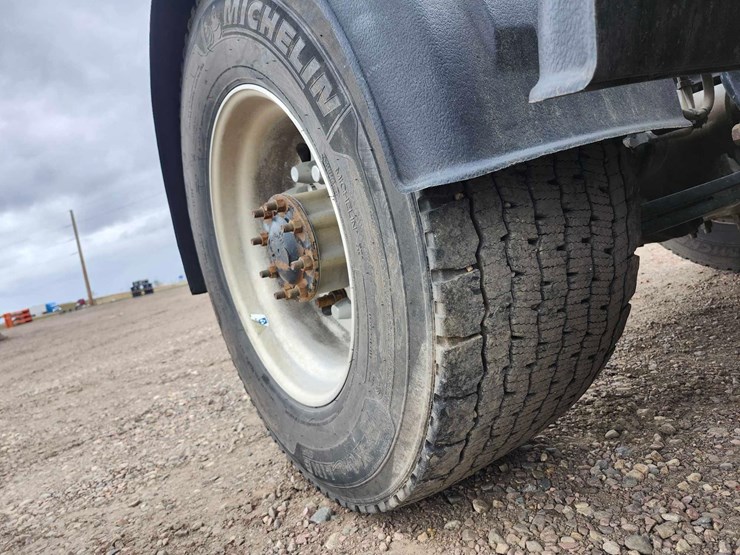 2017-freightliner-cascadia-image-16