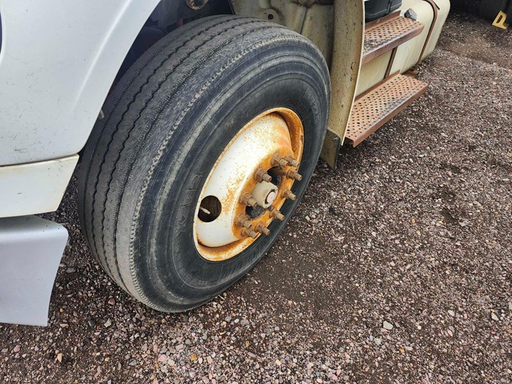 freightliner-propane-truck-image-35