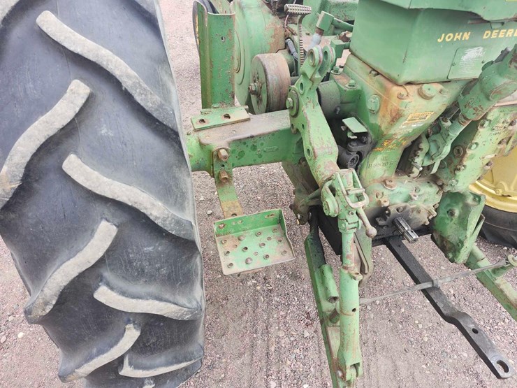 john-deere-520-image-21