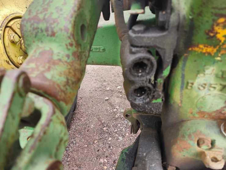 john-deere-520-image-22