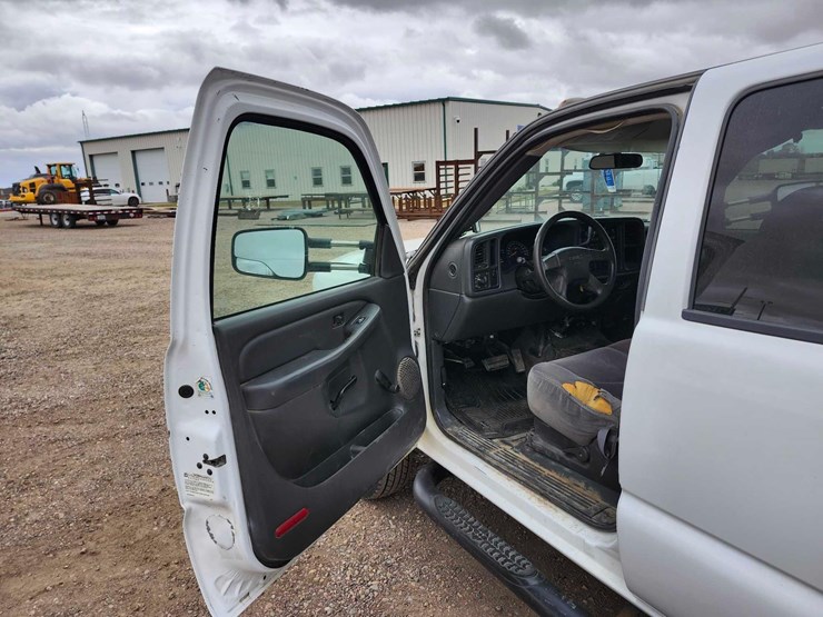 2005-gmc-sierra-3500-image-17