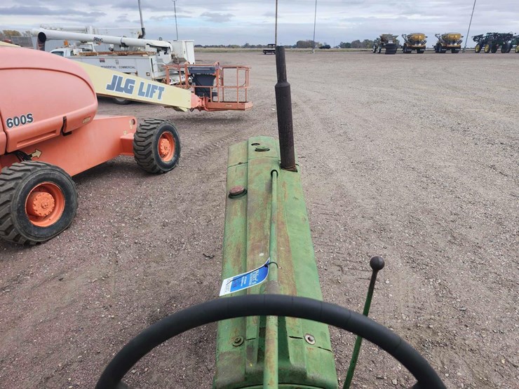 john-deere-520-image-31