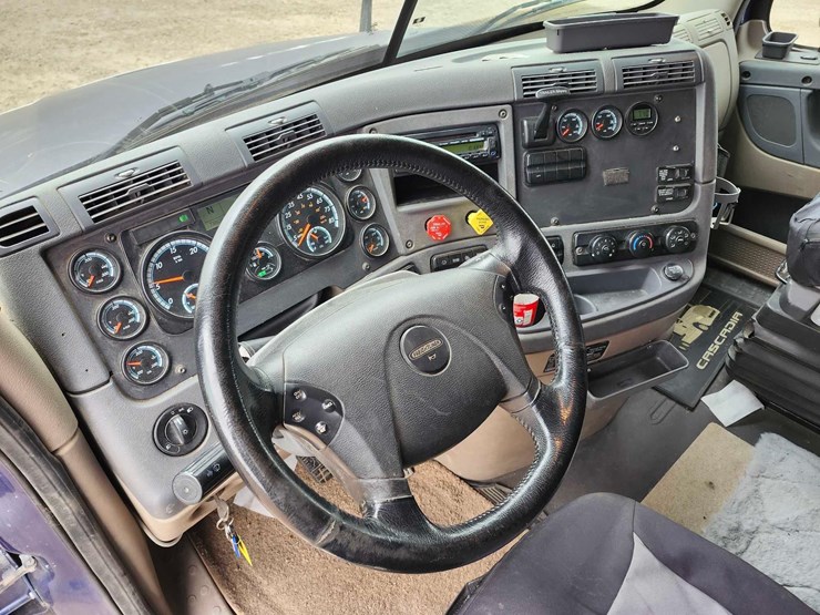 2017-freightliner-cascadia-image-40