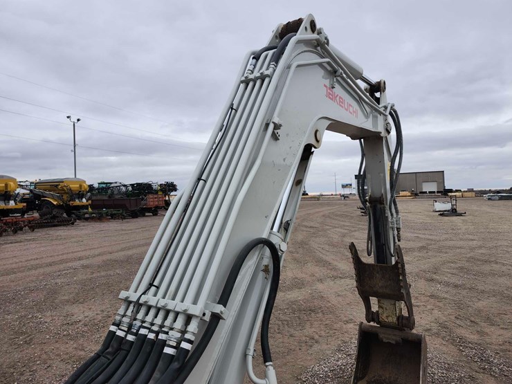 2015-takeuchi-tb260-mini-excavator-image-19