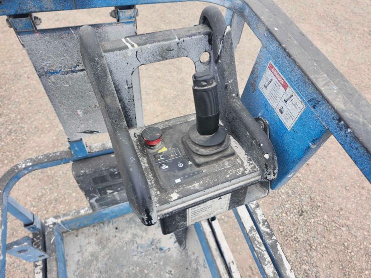 genie-gs-2632-scissor-lift-image-10