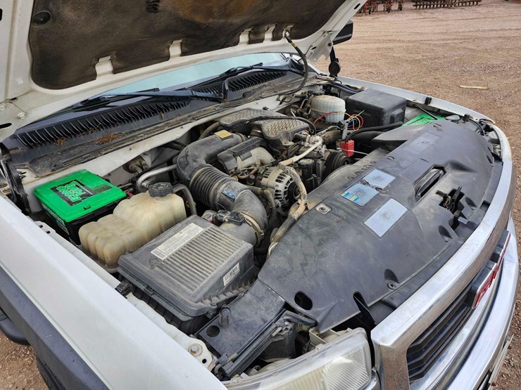 2005-gmc-sierra-3500-image-29