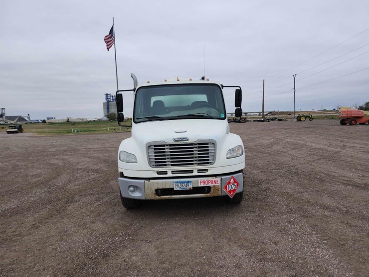 freightliner-propane-truck-image-7