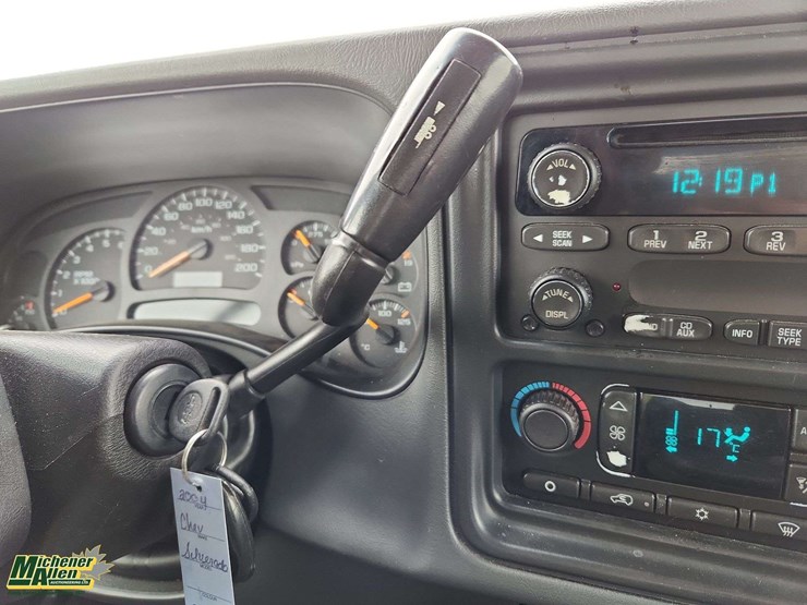 2004-chevrolet-silverado-2500-image-9