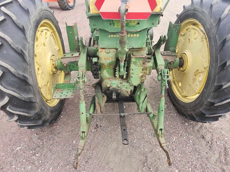john-deere-520-image-9