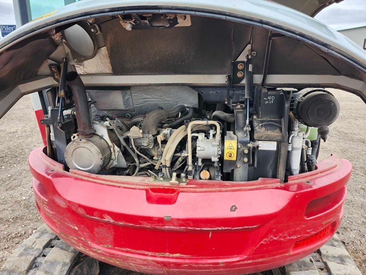 2015-takeuchi-tb260-mini-excavator-image-15